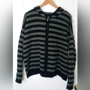 ROMWE Black and Gray Striped Women's Zip-Up Sweater